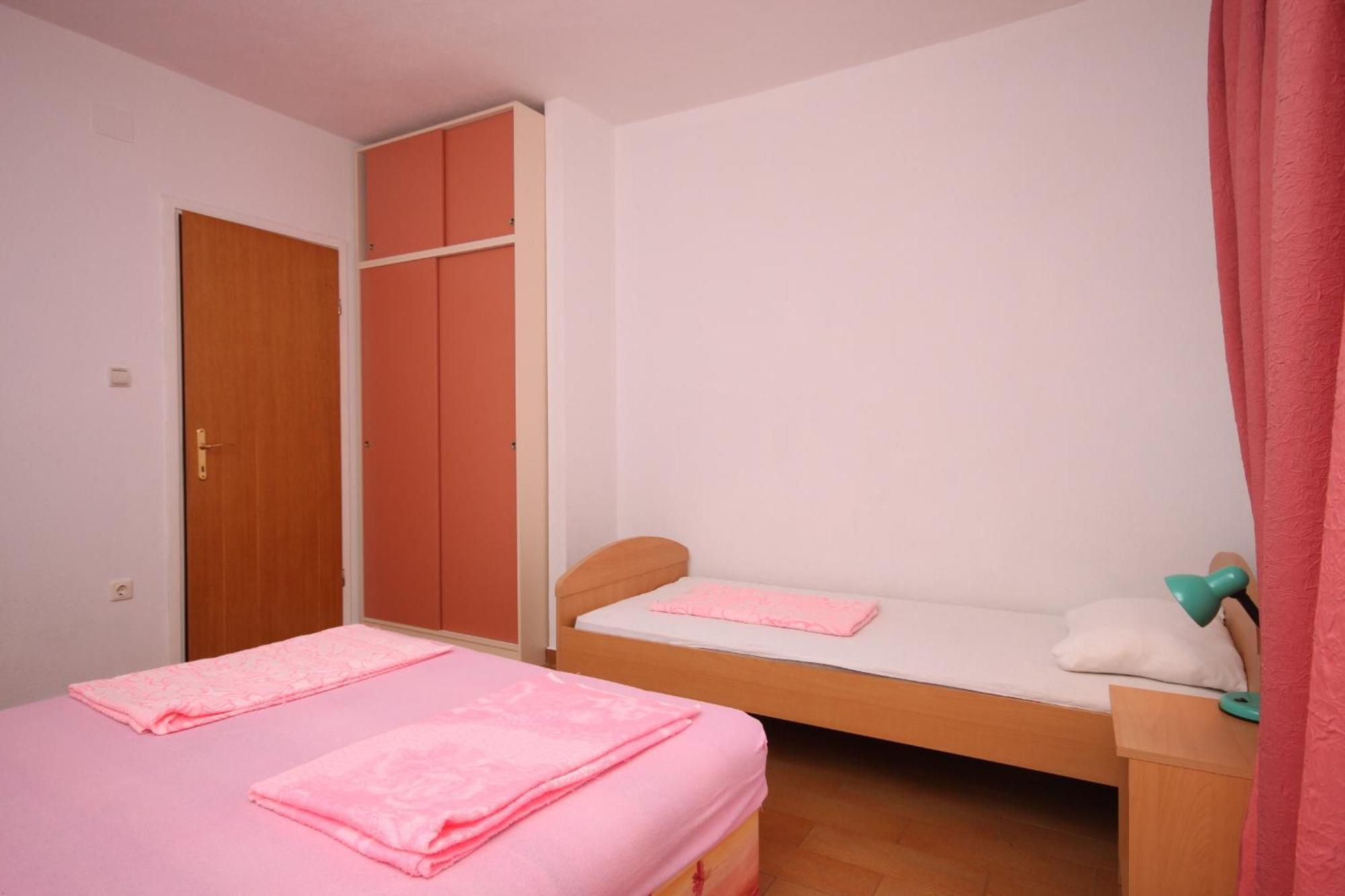 Apartments With A Parking Space Zivogosce - Porat, Makarska - 6700 イグラネ 部屋 写真